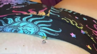 Miniatura filmu Faceless Milf Masturbates To Orgasm In Shorts