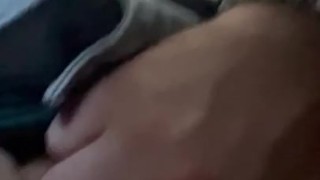 Miniatura filmu Milf with fat pussy gets fingered on airplane