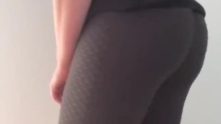 Miniatura filmu Tiktok Leggings try on teaser from blonde milf