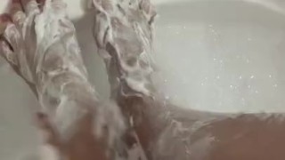 Miniatura filmu Sexy feet in the bath