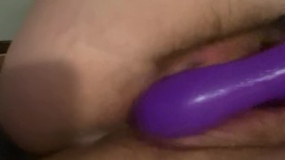 Miniatura filmu Milf using vibrator on wet hairy pussy