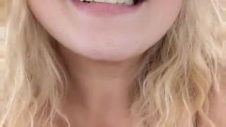Miniatura filmu PAWG MILF SQUIRTING IN PUBLIC. Make me CUM BACK HERE