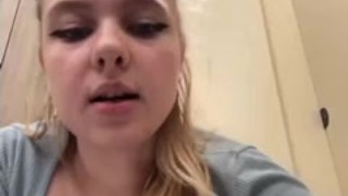 Miniatura filmu Extreme squirting on public place. Sitting on cam and fingering anal