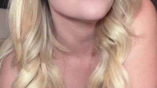 Miniatura filmu Don't Keep Hot Blonde MILF Perfect Little Mouth Waiting