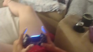 Miniatura filmu Pov Watching Step Mom Spread Her Legs and Lift Her Mini Dress Up While She Plays Fortnite In Panties