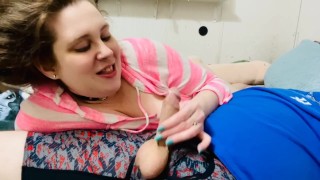 Miniatura filmu Cum slut gives handjob for her daily dose of cum 😍💦🔥