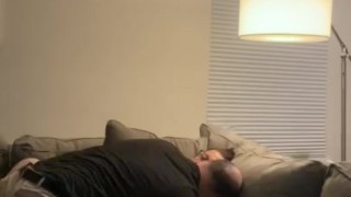 Miniatura filmu Eating MILF’s pussy while she works
